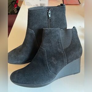 Women’s Clark’s wedge boots